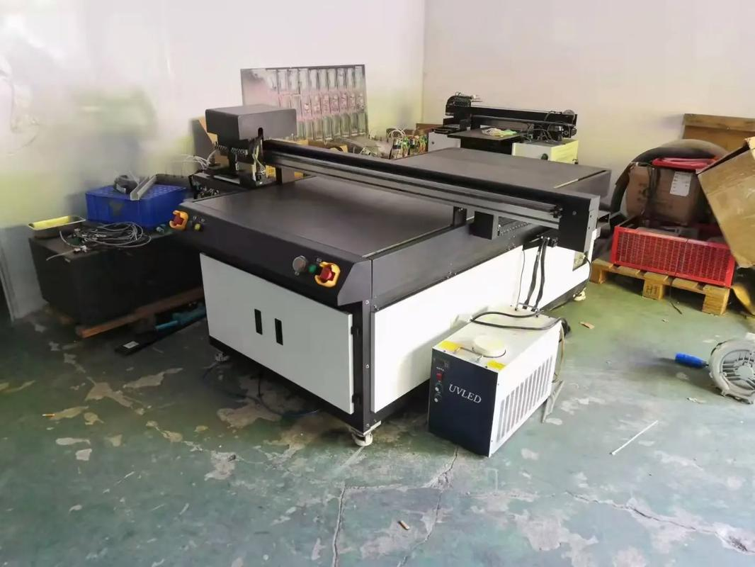 如何高效使用UV平板喷绘机 开机与关机关键要点解析